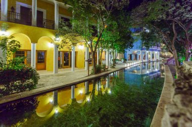 Hotel Mexico adlı gece görüntülemek