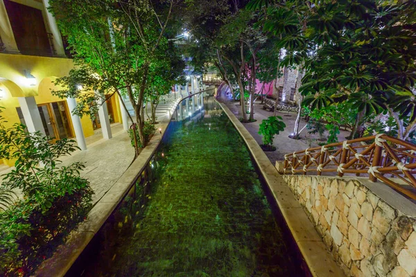 Hotel Mexico adlı gece görüntülemek — Stok fotoğraf