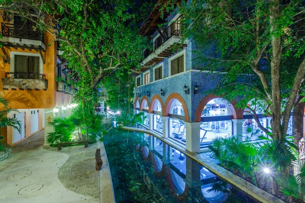 Hotel Mexico adlı gece görüntülemek — Stok fotoğraf