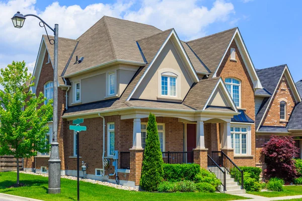 自定义构建豪华的房子，在加拿大多伦多郊区. — 图库照片