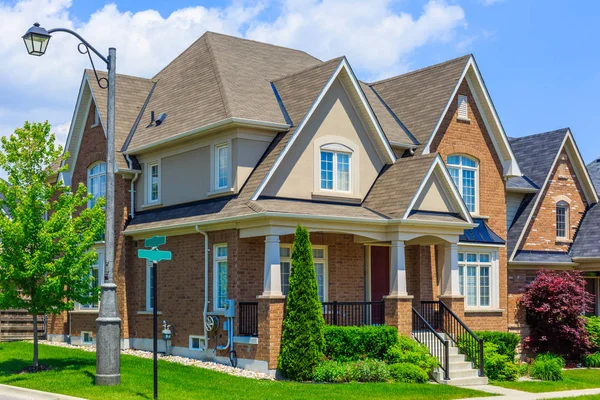 Personalizado construído casa de luxo nos subúrbios de Toronto, Canadá . Imagens De Bancos De Imagens