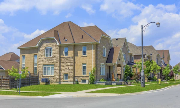 Casa de lujo construida a medida en los suburbios de Toronto, Canadá . —  Fotos de Stock