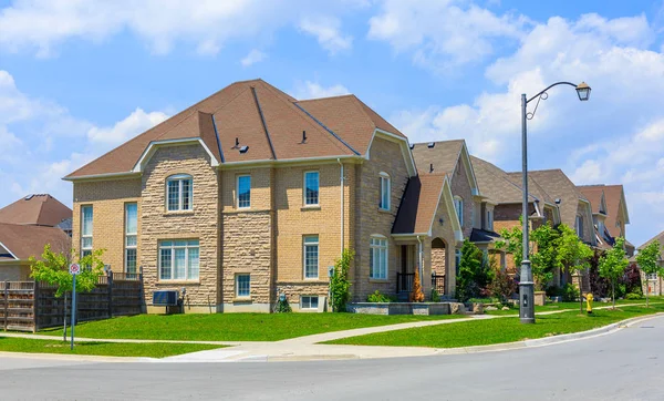 Casa de lujo construida a medida en los suburbios de Toronto, Canadá . —  Fotos de Stock