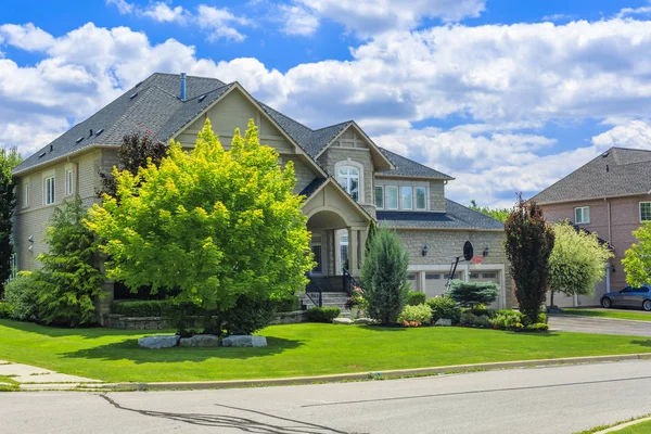 Casa di lusso costruita su misura nella periferia di Toronto, Canada . — Foto Stock