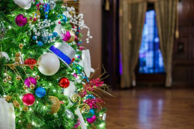 Madalyalı Noel ağacı
