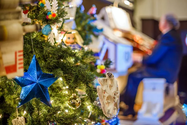 Decorated Christmas tree — Stock Photo, Image