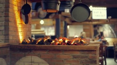 Güzel elektrikli şömine. İç tasarım konsepti
