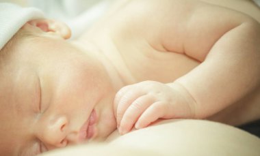 Bebek yenidoğan uyumak yakın çekim