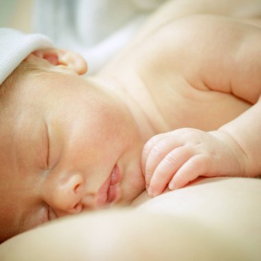 Bebek yenidoğan uyumak yakın çekim