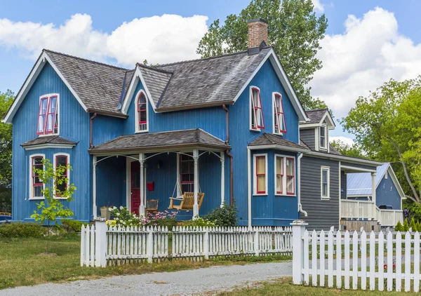 美丽的老式加拿大老房子 免版税图库照片