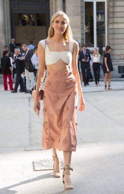 Elena Perminova Valentino katılır