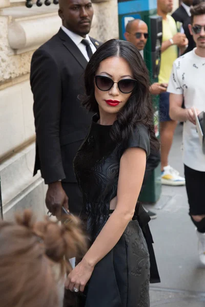 Christine Chiu asiste a Elie Saab —  Fotos de Stock