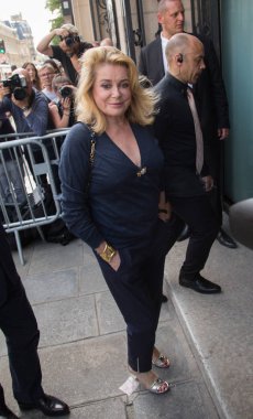 Catherine Deneuve Jean Paul Gaultier katılır 