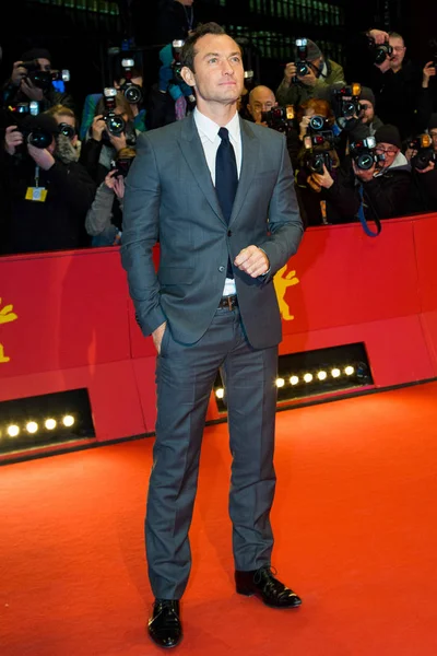 Jude Law asiste al estreno de 'Genius' —  Fotos de Stock