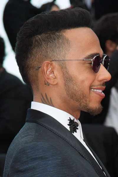 Lewis Hamilton sköter 'Okända flickan (La Fille Inconnue)' premiären — Stockfoto