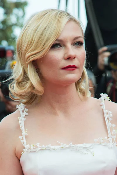 Kirsten Dunst részt vesz a "Szerető" premierje — Stock Fotó