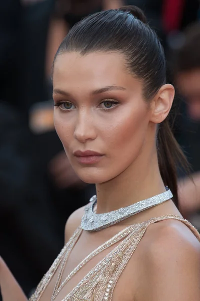 Bella Hadid látogatja "Kávézó társadalom" premierje — Stock Fotó