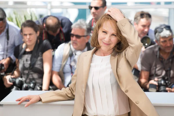 Nathalie Baye asiste al photocall 'It' s Only The End Of The World " — Foto de Stock