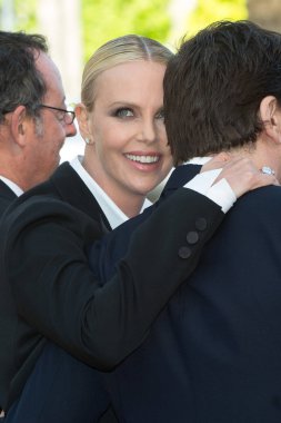Charlize Theron 'Sadece End Of The World Is' prömiyeri katılır