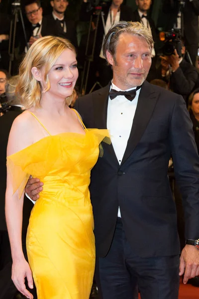 Kirsten Dunst, Mads Mikkelsen — Foto de Stock