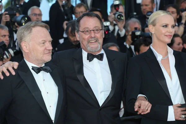  Jean Reno, Charlize Theron 