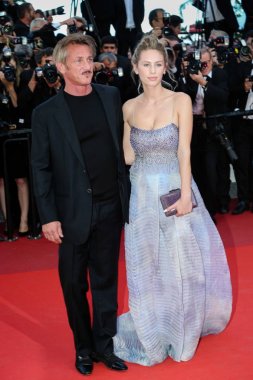 Sean Penn, Dylan Penn 'Sadece End Of The World Is' prömiyeri katılır.