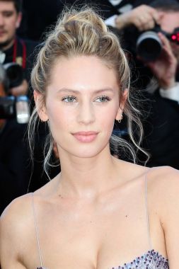 Dylan Penn 'Sadece End Of The World Is' prömiyeri katılır
