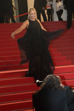 Emmanuel Beart 'Sadece End Of The World Is' prömiyeri katılır