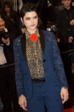 Soko 'Sadece End Of The World Is' prömiyeri katılır