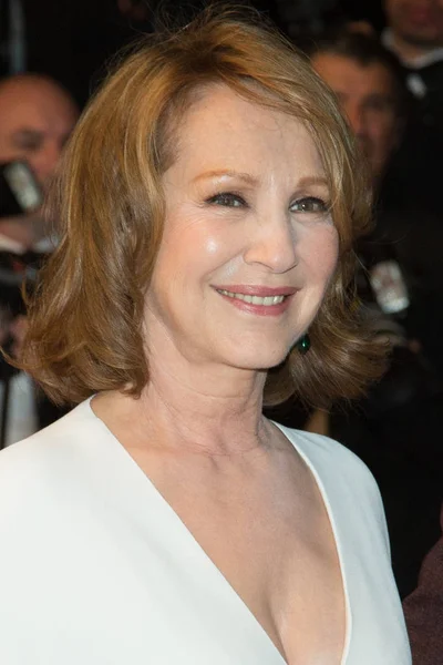 Nathalie Baye assiste à la première de "It's Only The End Of The World" — Photo