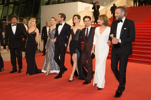 Gaspard Ulliel, Lea Seydoux, Marion Cotillard, Xavier Dolan, Nathalie Baye, Vincent Cassel. — Foto de Stock
