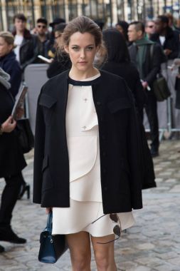 Paris, Fransa - 4 Mart 2016: Riley Keough Christian Dior show parçası olan Paris moda hafta kadın giyim sonbahar/kış 2016/2017 olarak gelir 