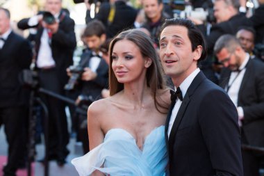 Cannes, Fransa - 17 Mayıs - Lara Lieto ve Adrien Brody, 17 Mayıs 2017 tarihinde Fransa 'nın Cannes kentinde düzenlenen 70. Cannes Film Festivalinde 