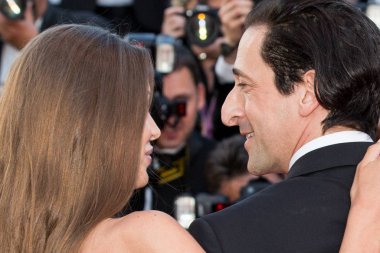 Cannes, Fransa - 17 Mayıs - Lara Lieto ve Adrien Brody, 17 Mayıs 2017 tarihinde Fransa 'nın Cannes kentinde düzenlenen 70. Cannes Film Festivalinde 