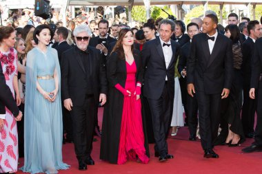 Cannes, Fransa - 17 Mayıs - Agnes Jaoui, Jessica Chastain, Will Smith, Pedro Almodovar, P. Chan-wook, F. Bingbing, M. Ade, P. Sorrentino 