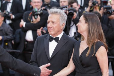 Cannes, Fransa - 21 Mayıs - Dustin Hoffman ve Lisa Hoffman, 21 Mayıs 2017 'de Fransa' nın Cannes kentinde düzenlenen 70..