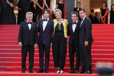 Cannes, Fransa - 21 Mayıs - Aktör Adam Sandler, yönetmen Noah Baumbach, aktörler Ben Stiller ve Dustin Hoffman, 21 Mayıs 201 tarihinde Palais des Festivals 'te düzenlenen 70.
