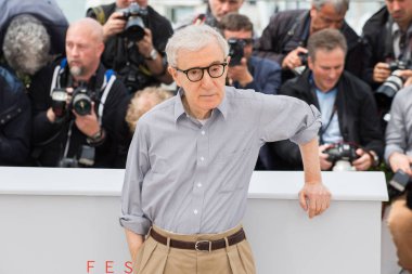 Cannes, Fransa - 11 Mayıs: Yönetmen Woody Allen, 11 Mayıs 2016'da Cannes'da düzenlenen Palais des Festivals'de düzenlenen 69. 