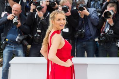 Cannes, Fransa - 11 Mayıs 2016 'da Cannes' da düzenlenen 69. Cannes Film Festivali 'nde Blake Lively,' Cafe Society 'fotoğraf çağrısına katıldı. 