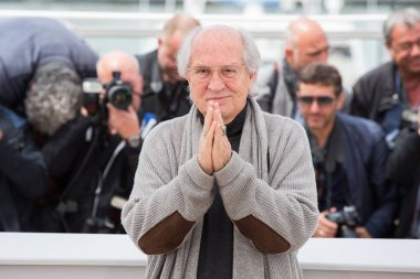 Cannes, Fransa - 11 Mayıs 2016: Fotoğraf yönetmeni Vittorio Storaro, Cannes des Festivals 'te düzenlenen 69. Cannes Film Festivali sırasında' Cafe Society 'fotoğraf çağrısına katıldı. 
