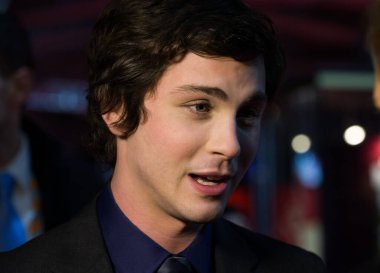 Berlin, Almanya - 14 Şubat 2016: Logan Lerman, Berlin Hayvanat Bahçesi 'nde düzenlenen 66. Berlinale Uluslararası Film Festivali sırasında' Öfke 'galasına katıldı.. 