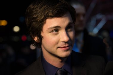 Berlin, Almanya - 14 Şubat 2016: Logan Lerman, Berlin Hayvanat Bahçesi 'nde düzenlenen 66. Berlinale Uluslararası Film Festivali sırasında' Öfke 'galasına katıldı.. 