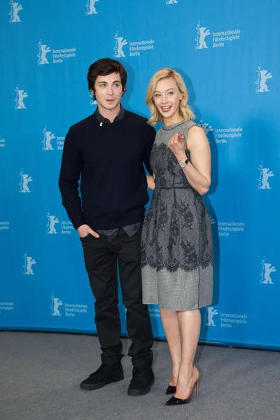 Sarah Gadon Logan Lerman Foto Llamada Estreno Película Indignación Festival — Foto de Stock