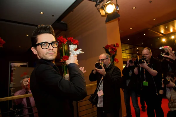 Berlin Germany February Tomasz Wasilewski Poses His Award Closing Ceremony — Stockfoto