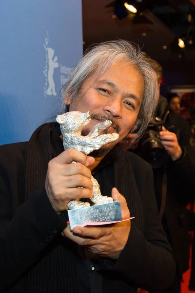 Berlin Germany February Lav Diaz Poses Award Silver Bear Alfred — Stok fotoğraf