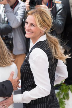 CANNES, FRANCE - 12 Mayıs 2016 'da Fransa' nın Cannes kentinde düzenlenen 69. Cannes Film Festivali 'nde Julia Roberts 