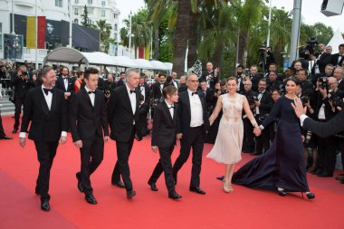 CANNES, FRANCE - 13 Mayıs 2016: Bruno Dumont, Raph, Fabrice Luchini, Brandon Lavieville, Valeria Bruni Tesdeschi, Jean-Luc Vincent, Juliette Binoche 69.