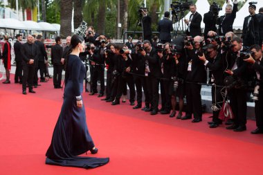 CANNES, FRANCE - 13 Mayıs 2016 tarihinde Fransa 'nın Cannes kentinde düzenlenen 69. Cannes Film Festivali' nde Juliette Binoche 'Slack Bay (Ma Loute)' in gösterimine katıldı. 