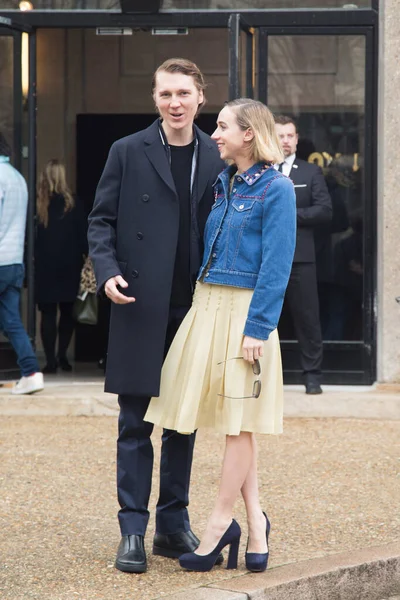 Paul Dano Zoe Kazan Megérkeznek Miu Miu Kiállításra Place Iena — Stock Fotó