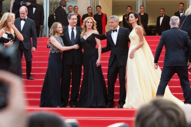 CANNES, FRANCE - 12 MAYIS: Jodie Foster, Julia Roberts, George Clooney, Amal Clooney 12 Mayıs 2016 tarihinde Fransa 'nın Cannes kentinde düzenlenen 69. Cannes Film Festivali' nde 